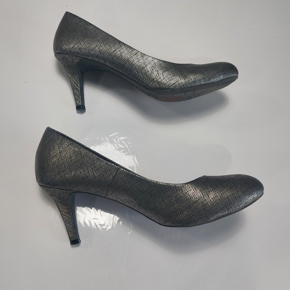 Comfort Plus by predictions Women's Silver Heels Size 10M - Picture 9 of 14